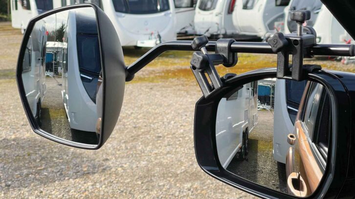 A car's mirror and a towing mirror