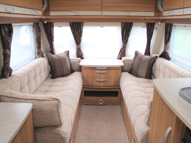 Lunar Quasar 462 Practical Caravan