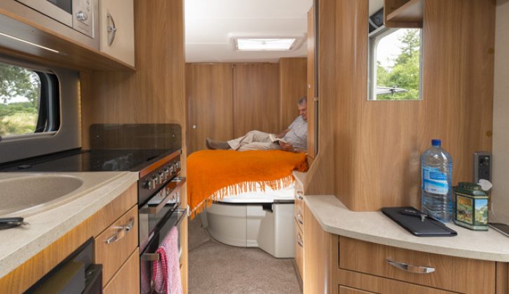 2013 Swift Challenger SE 580 Fixed bed