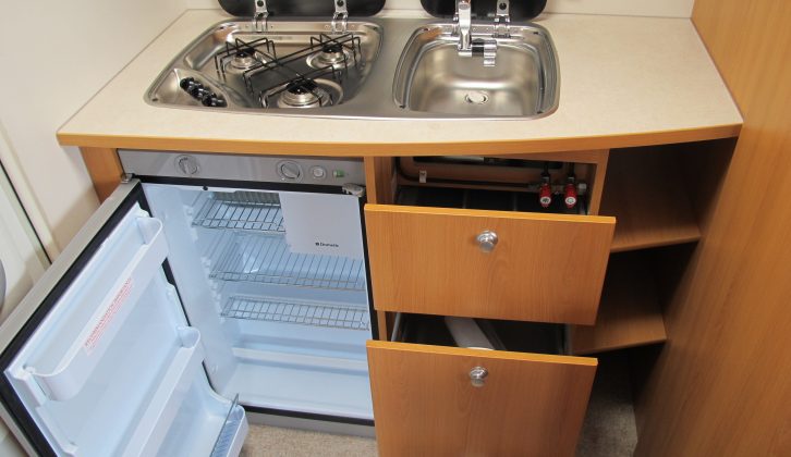 The 1.2m end kitchen is longer than those in most Continental caravans. This permits ample storage space, including drawers and a shelving unit