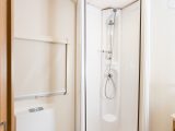 The shower cubicle takes up a lot of space in the washroom of the Avanté 462, although it is not roomy