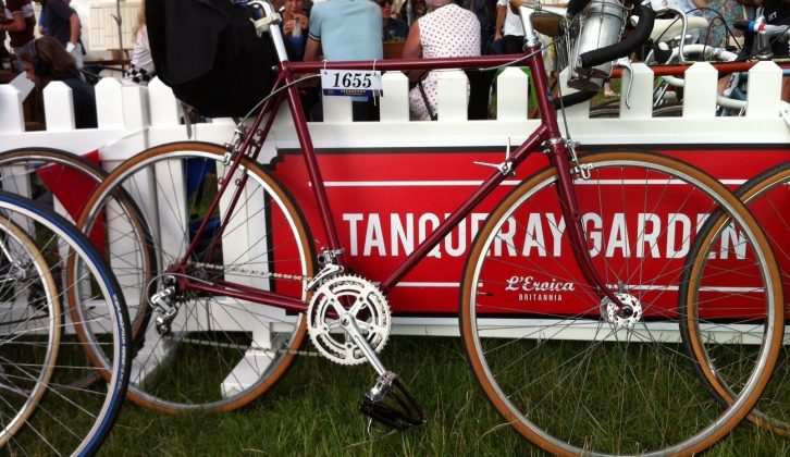 The 1959 Dawes Tourer bicycle fitted in perfectly at the festival during this retro caravan holiday in the Peak District