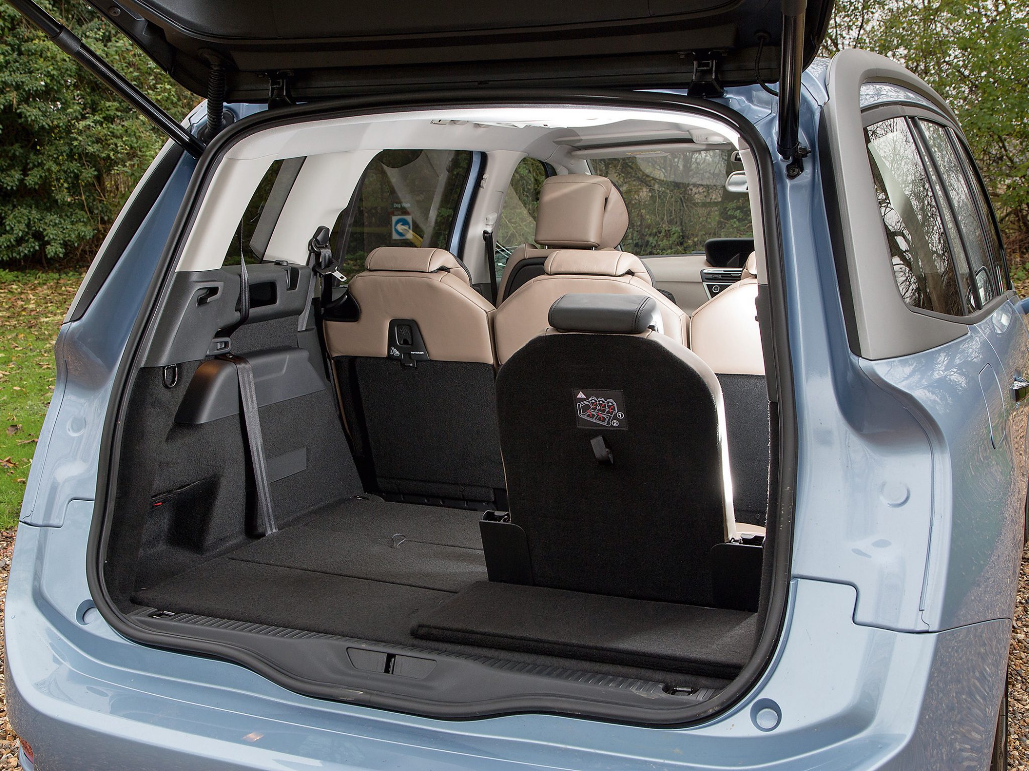 Maximize Your Citroen C4 Picasso:  Ultimate Space Optimization Guide - 62q0qnq