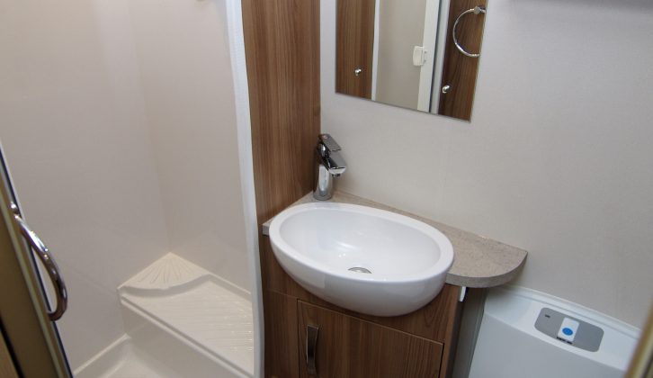 The central washroom has a fully lined separate shower in the six-berth Swift Freestyle SE S 6 TD
