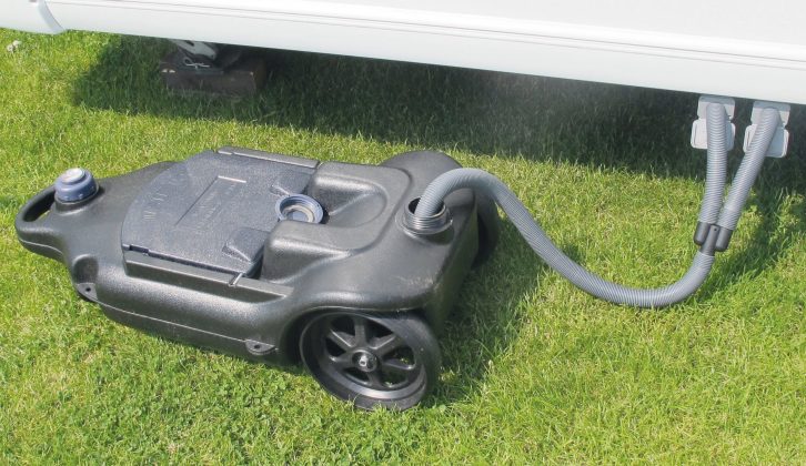 This coupling adaptor is a useful accessory, but once again there’s a connecting pipe that forces the waste water to have to run uphill