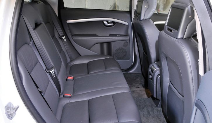 All third-gen Volvo V70s got more luxurious interiors than the previous generation