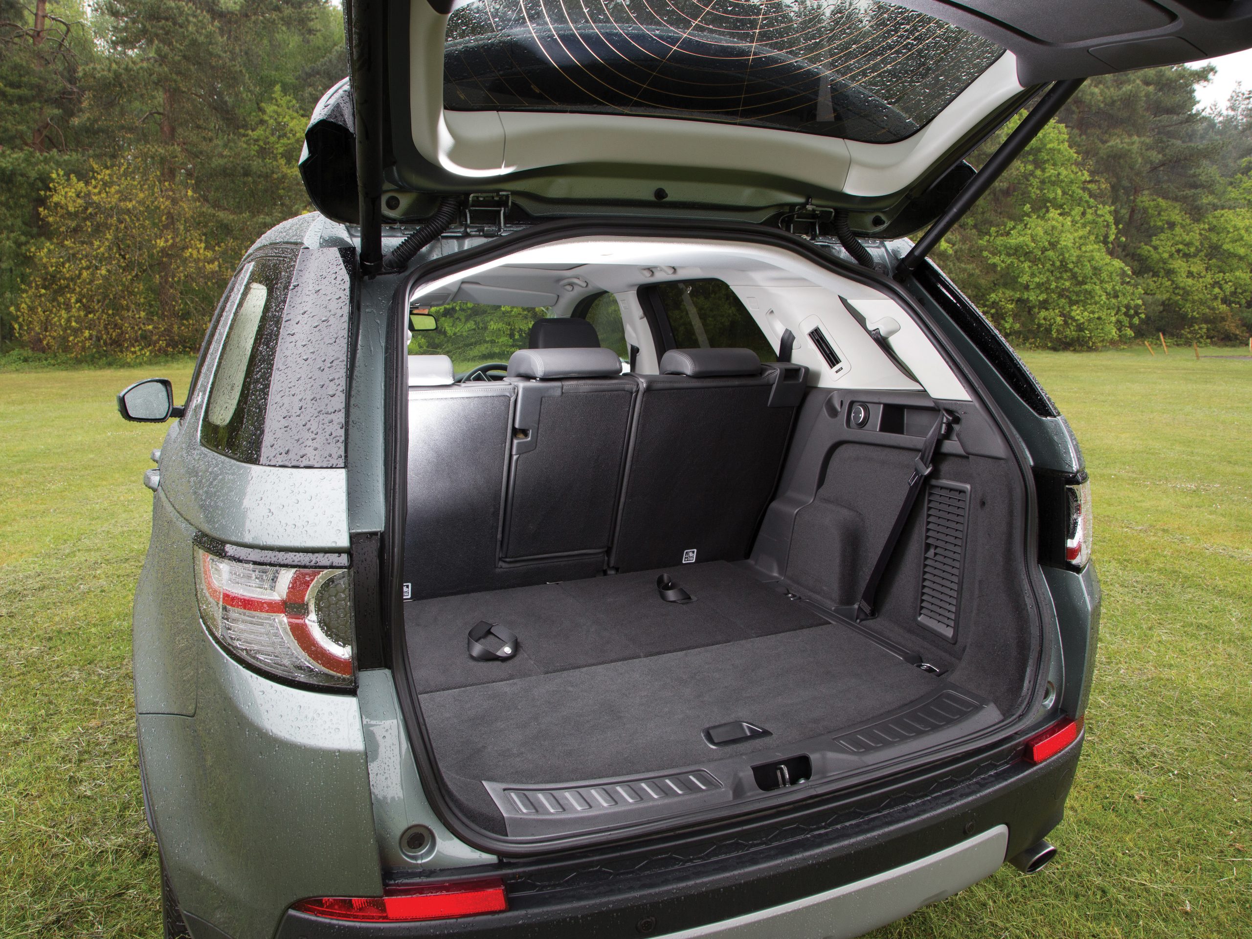 Багажник rover sport. Ленд Ровер Дискавери 4 багажник. Discovery Sport 2015 багажник. Land Rover Discovery Sport 2015 багажник. Land Rover Discovery Sport багажник.