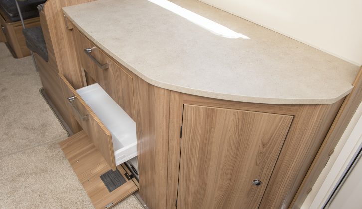 There's a great-sized nearside sideboard with good storage options, too