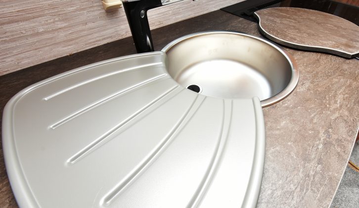 In front of you as you go in through the entrance door is this kitchen sink
