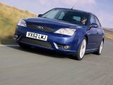 The second-gen Ford Mondeo ST220 has a super, 3.0 V6, but was never homologated for towing