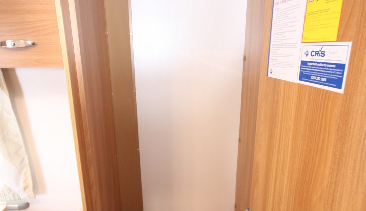 Between the bedroom and the side dinette is the wardrobe, with a hanging depth of 1.35m