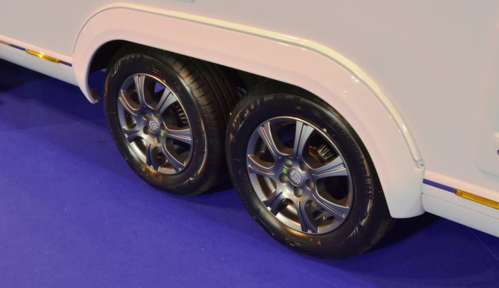 This twin-axle tourer has smart alloys, heavy-duty corner steadies and an AKS hitch stabiliser