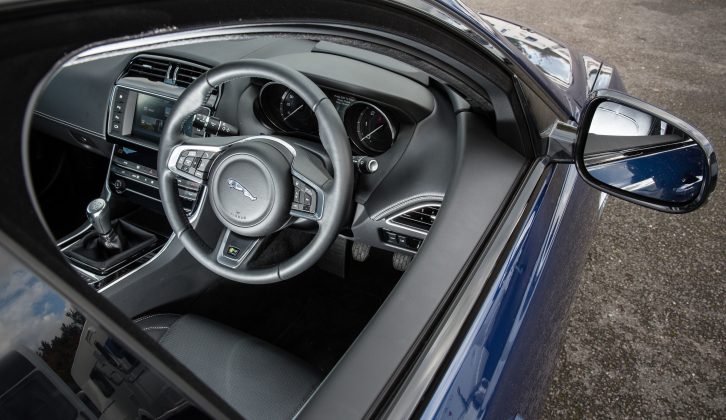 A low, cocooning driving position enhances the sporty feeling in the XE