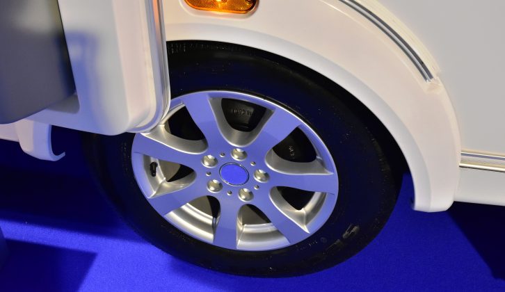 The StarClass 560 has simple, smart alloy wheels – the spare has a steel wheel