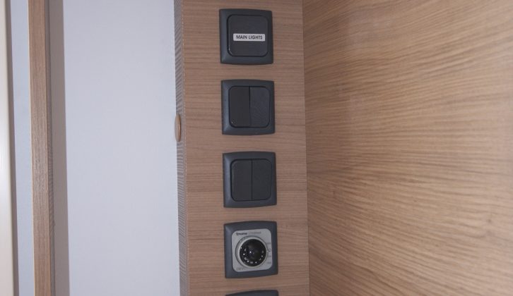 The controls and power points are placed in this neat vertical stack