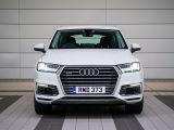The new plug-in hybrid Audi Q7 e-tron is powered by a V6 diesel engine and an electronic motor
