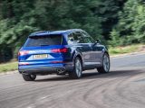 For a car with a 2405kg kerbweight (and an 85% match figure of 2044kg), the Audi SQ7's handling and body control impress