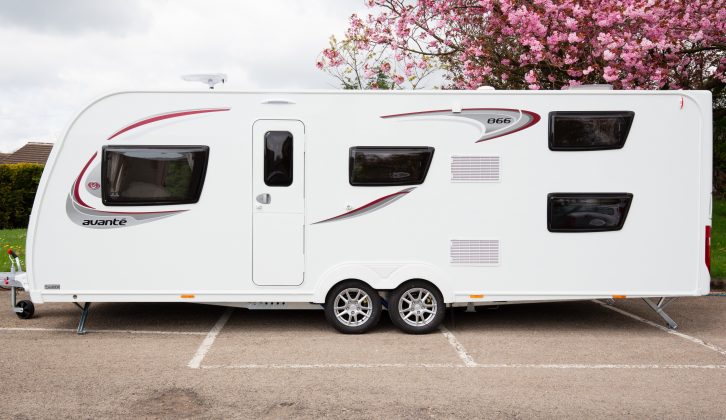 The Elddis Avanté 866 is new for 2017, has fixed bunk beds and sits at the top of the range