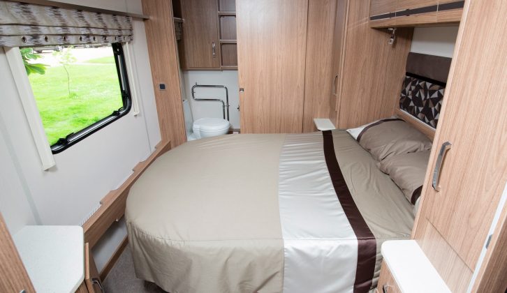 The 2017 Laser 675 from Coachman Caravans has this transverse island bed and a full-width end washroom