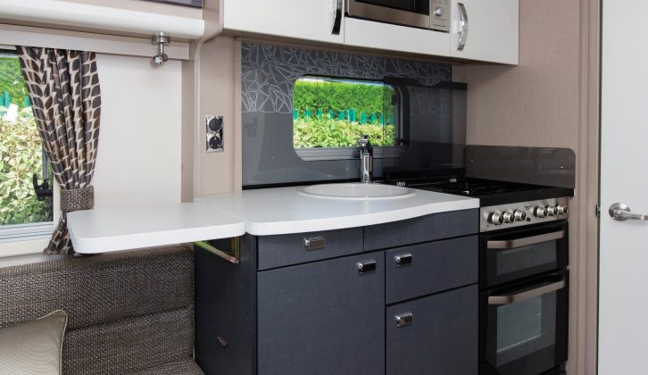 A pull-up flap increases the amount of kitchen worktop space