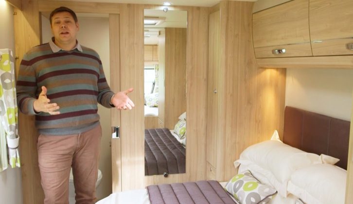 Our Group Editor Alastair checks out how the retractable island bed in this Xplore 554 works – tune in and see it for yourself!
