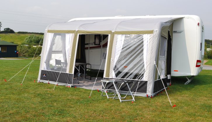 This Ventura Pascal 390 awning has a 235cm to 250cm fixing height, is 390cm wide and is 260cm deep