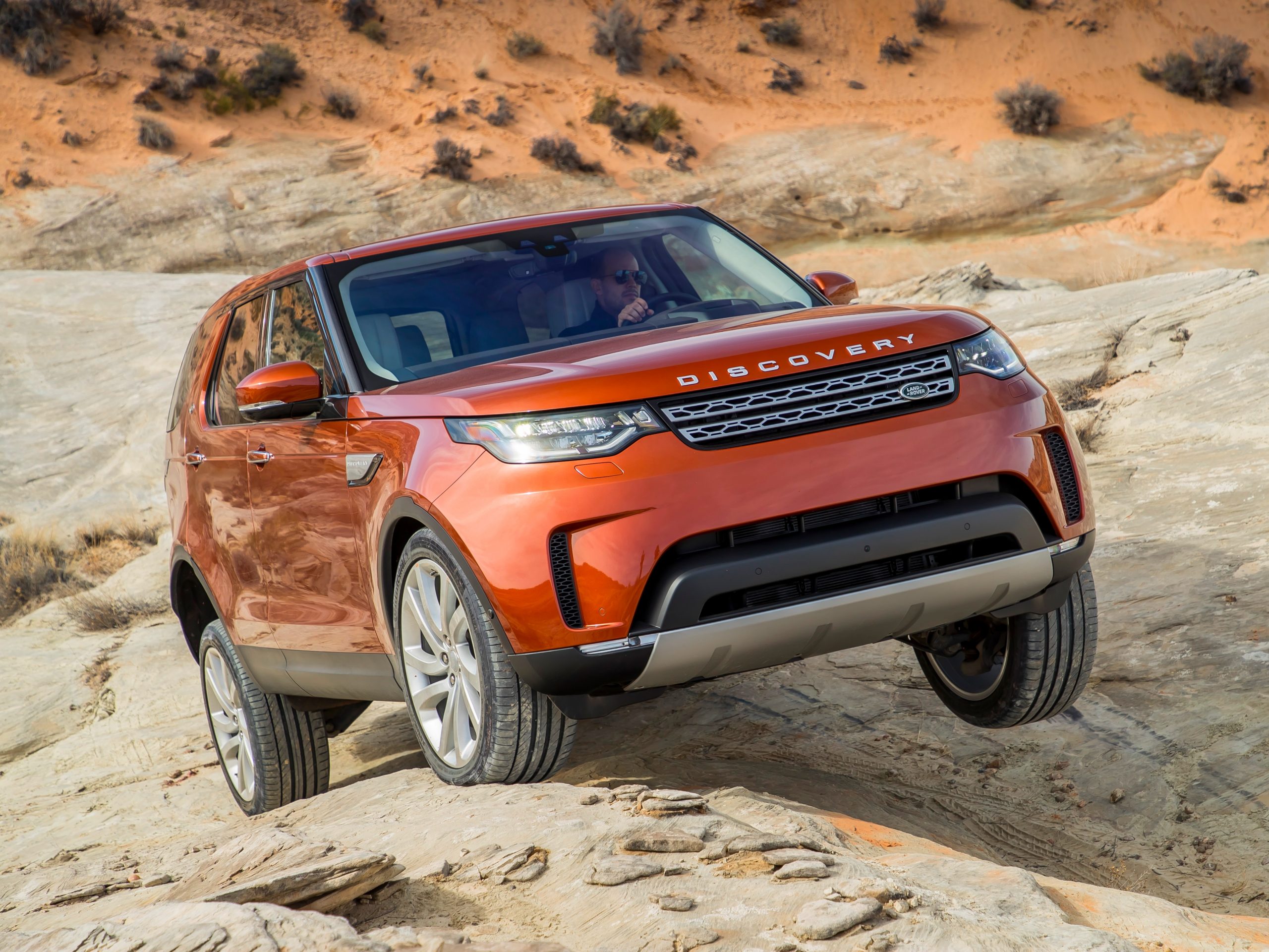 Тест дискавери. Ленд Ровер Дискавери 5. Land Rover Discovery 2021. Ленд Ровер Дискавери 5 2021. Машина ленд Ровер Дискавери 2021.