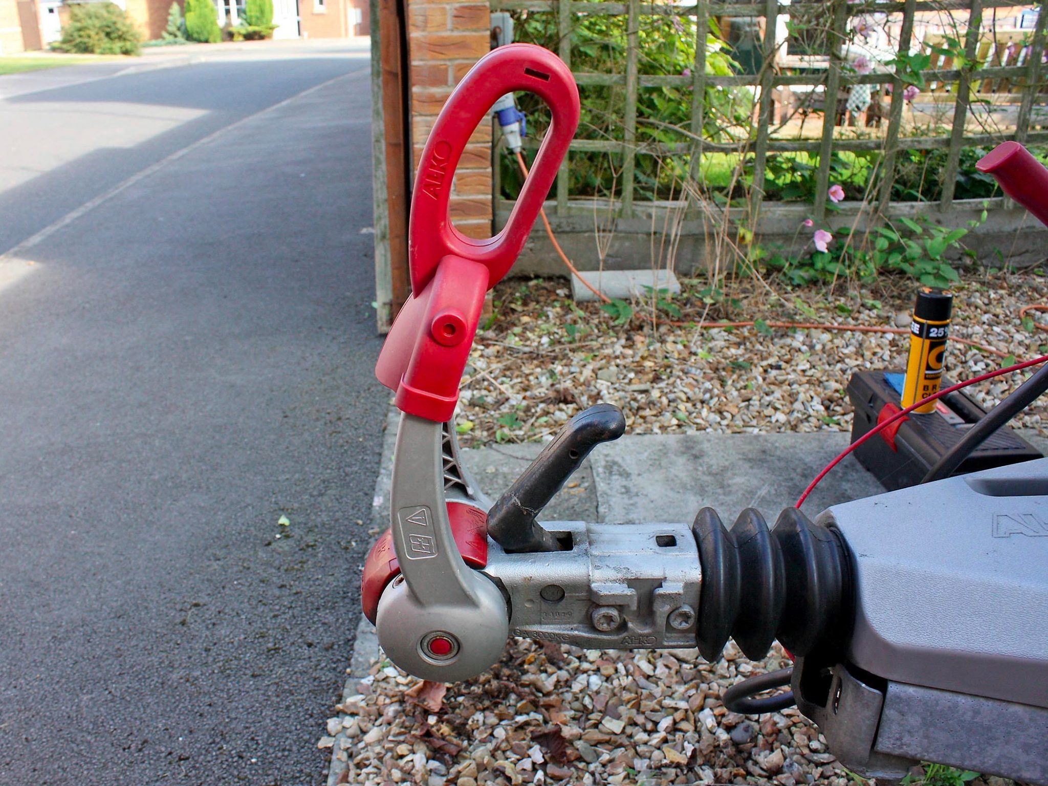 How to change/clean AlKo AKS 3004 stabiliser pads Practical Caravan