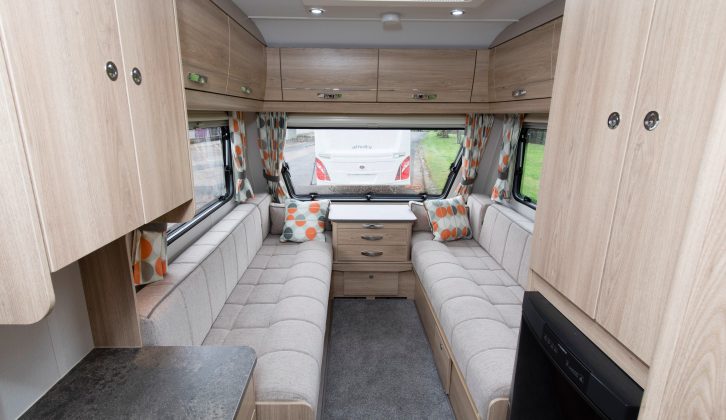 The single front window and rooflight create an airy ambience in the 2018 Xplore 422