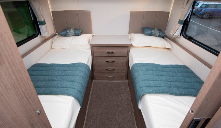 You get these fixed singles plus a central washroom in the twin-axle Camino 674