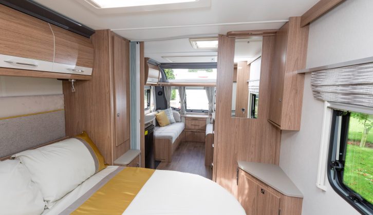 You get a transverse-island-bed, end-washroom layout in the 2018 Coachman VIP 575