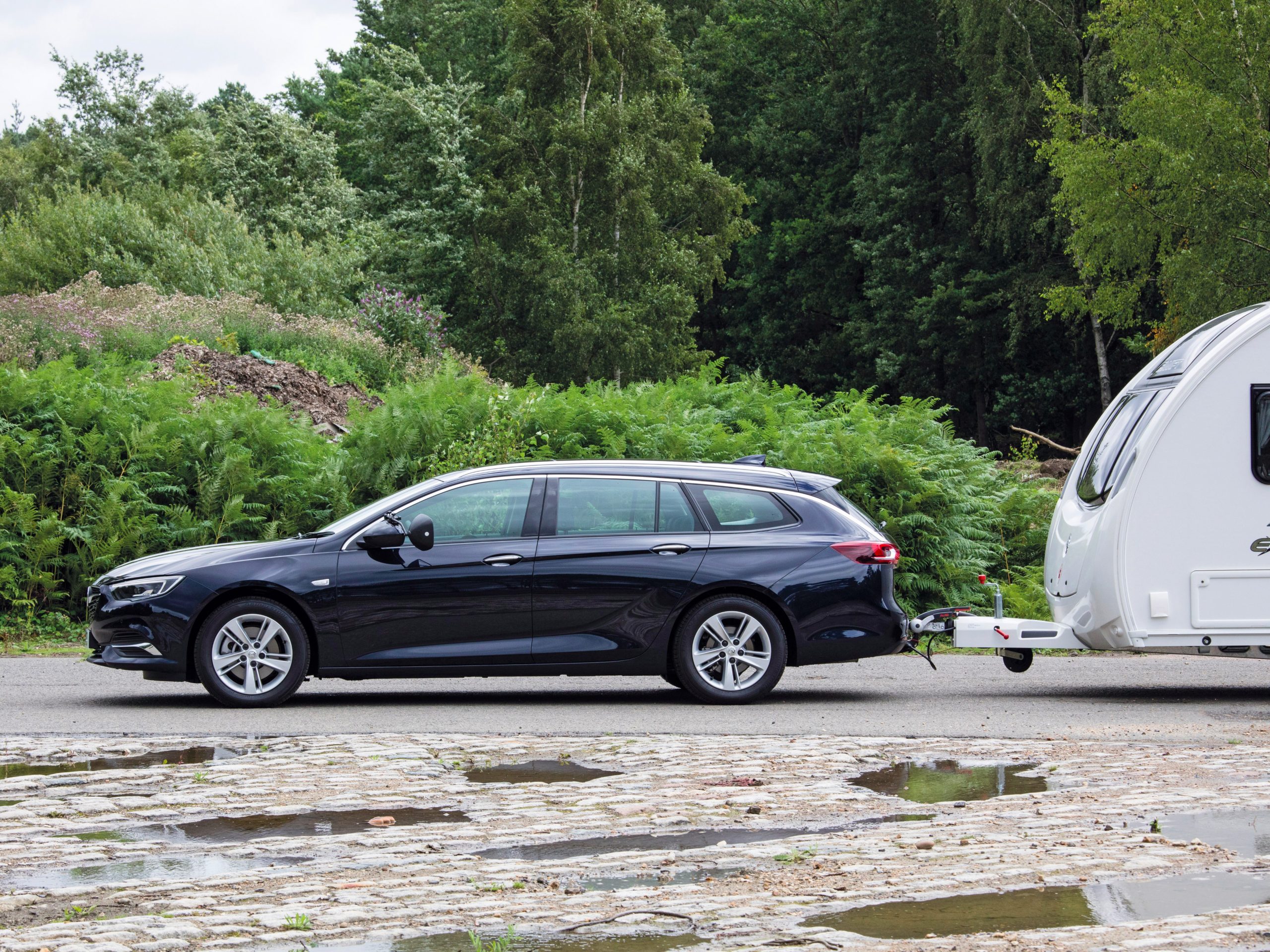 Vauxhall Insignia Sports Tourer Practical Caravan - just made this touring caravan because why not roblox