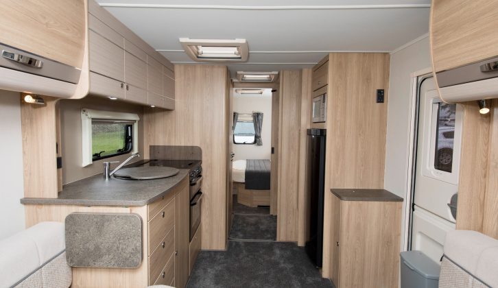 Rooflights throughout the Elddis Avanté 860 aid in promoting the feeling of spaciousness