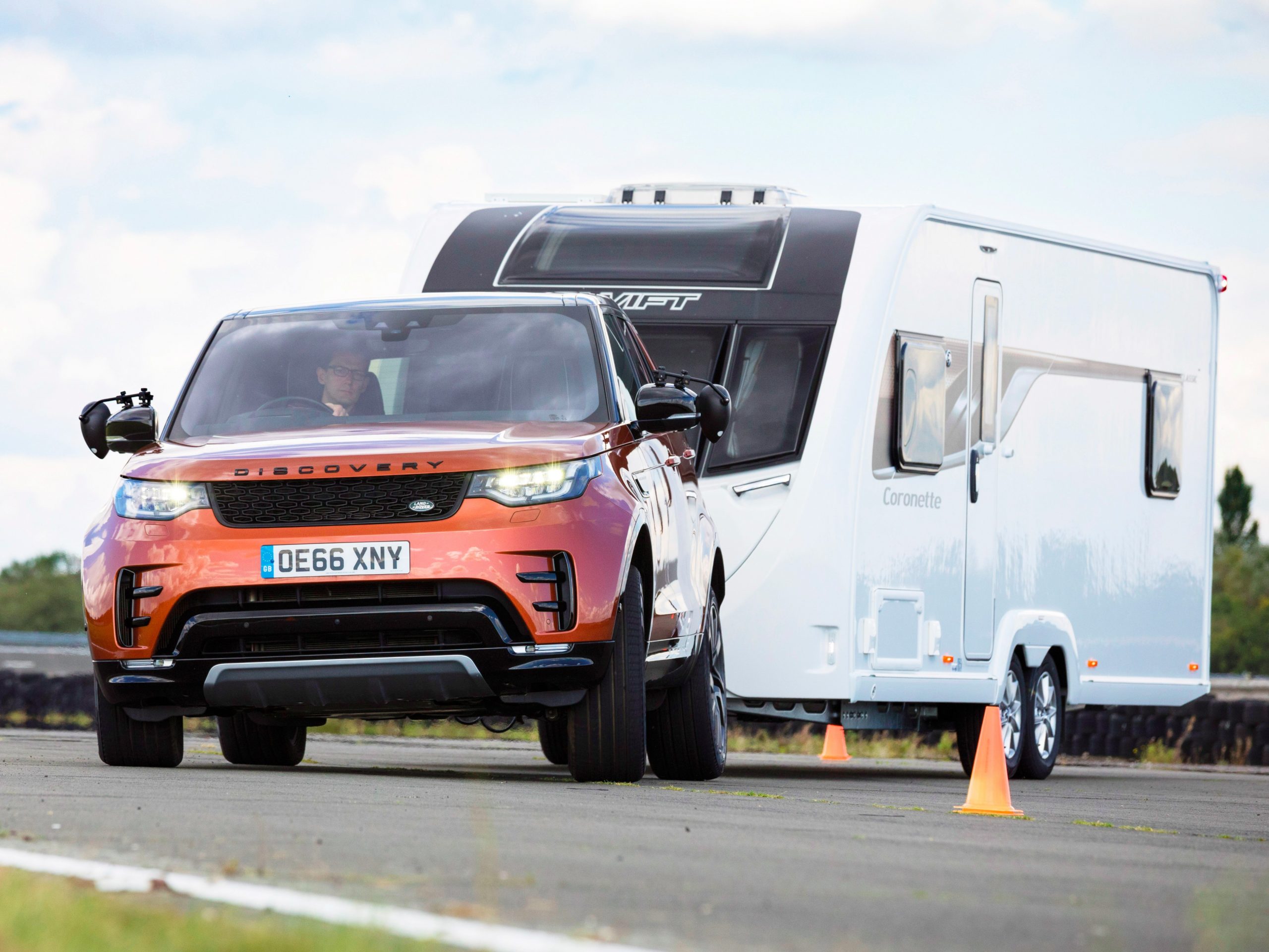 Land Rover Discovery 5 Practical Caravan