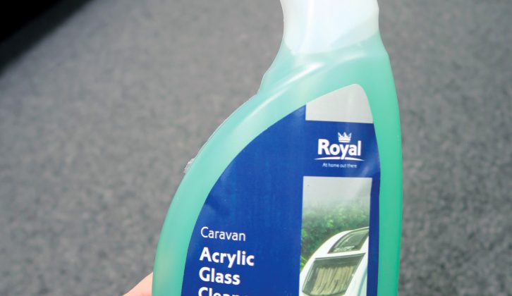 It is best to use a specialised acrylic window cleaner