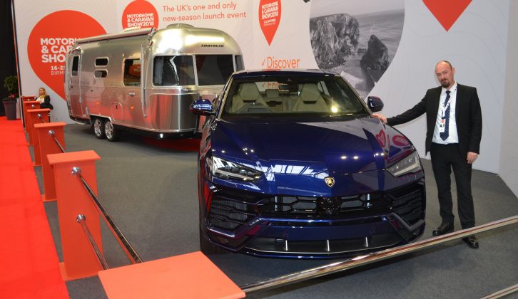 You can always dream about this towing outfit; a powerful Lamborghini Urus and an Airstream