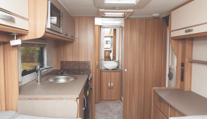 Lunar is noted for its spacious interiors, as can be seen in the clever design of the central kitchen and end washroom of the Quasar 462