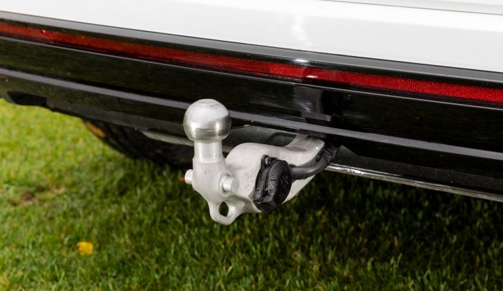 The towball deploys and retracts at the push of a button, motoring all the way into place, and has plenty of clearance around the towball