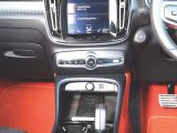 The big Sensus touchscreen keeps dashboard buttons to a minimum, but you need to be very precise to use it on the move