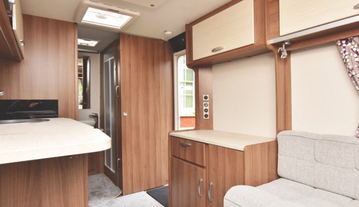 Venus 460/2 Deluxe has good living space, and the Mini-Heki over the kitchen helps to brighten the interior