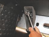 Tighten nuts/bolts using the spanner and ratchet/socket