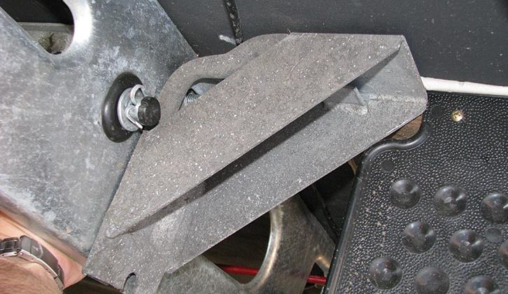 Put outer jack mounting bracket onto the ends of the bolts