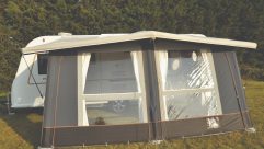 Single-point inflation, front canopy section, light roof sections, side windows with mosquito nets, draught skirt, wheel arch cover, plastic and stainless-steel pegs