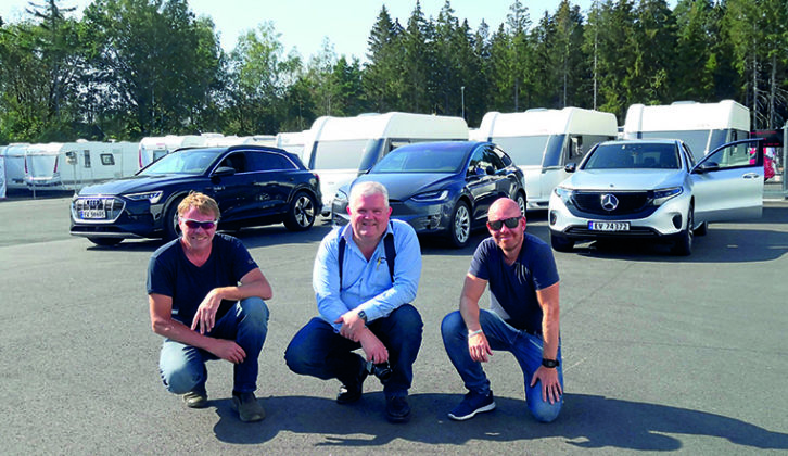 Senior adviser and test manager Ståle Frydenlund (right) and colleagues