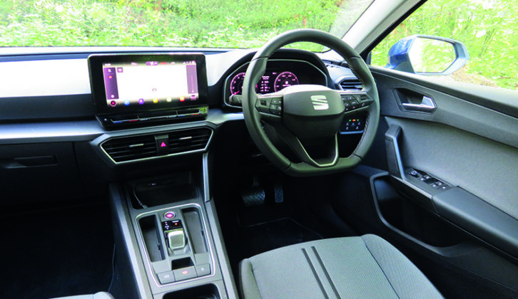SE Dynamic comes with a 10-inch infortainment system