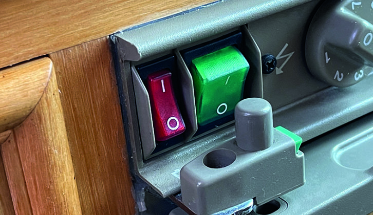 230V mains off (green) and 12V on (red) without the car engine running, so nothing will happen