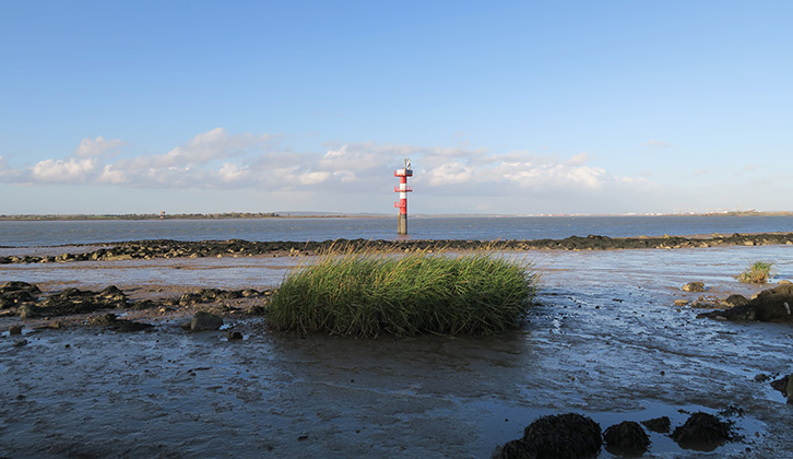 Shornemead Lighthouse on a clear day