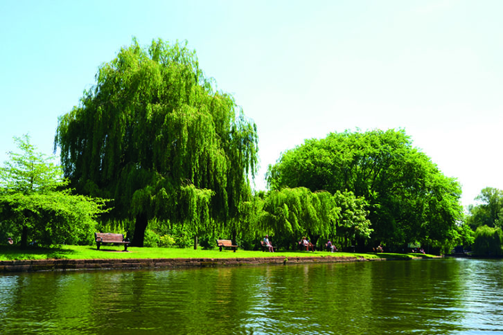 The river makes a tranquil centre for bustling Stratford-upon-Avon