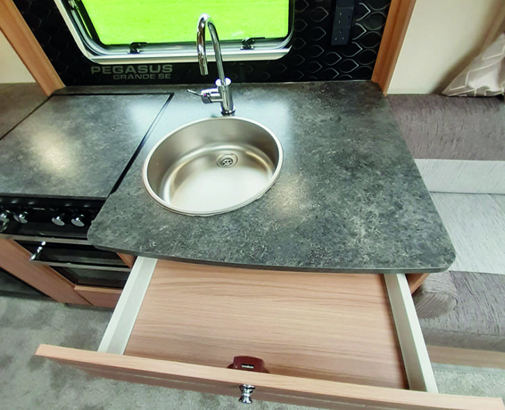 Huge work surface in the kitchen, even without using the matching hob top