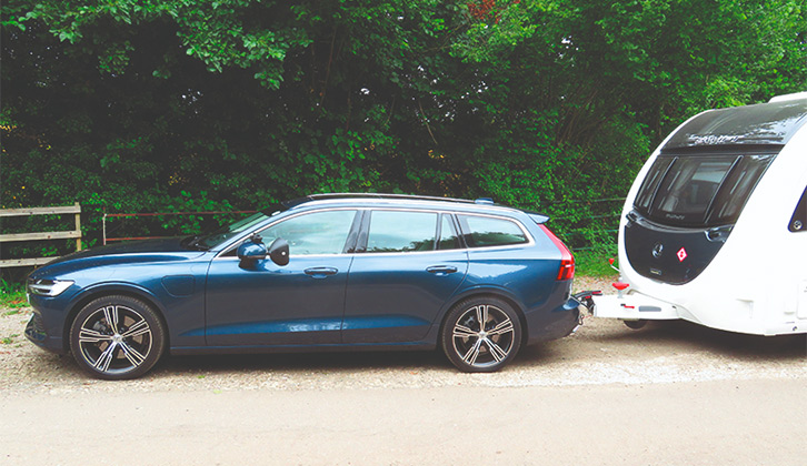 The Volvo V60 Recharge T6 AWD Inscription towing a caravan